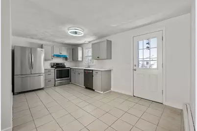 15 Crescent St #D, Lawrence, MA 01841 - Photo 4