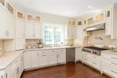 14 Sarah St, Burlington, MA 01803 - Photo 10