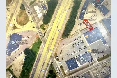 8 Bourbon St, Peabody, MA 01960 - Photo 2