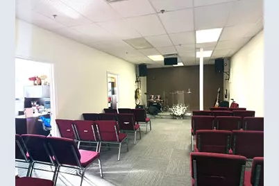 8 Bourbon St, Peabody, MA 01960 - Photo 4