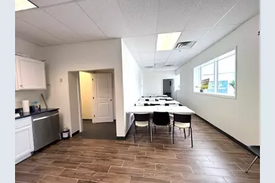 8 Bourbon St, Peabody, MA 01960 - Photo 12