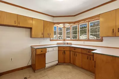 77 Summer St, Greenfield, MA 01301 - Photo 2