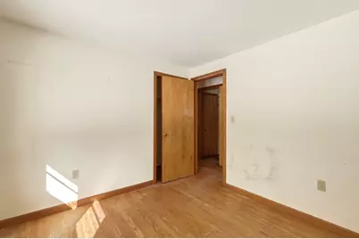 77 Summer St, Greenfield, MA 01301 - Photo 8