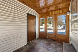 77 Summer St, Greenfield, MA 01301 - Photo 18