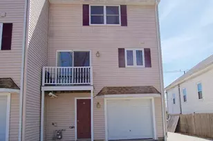 13 Endicott St, Peabody, MA 01960 - Photo 10