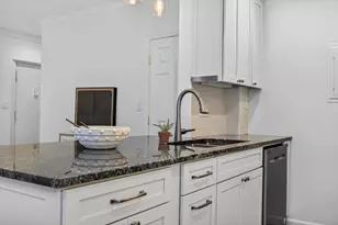 17 Bowdoin St, Boston, MA 02114 - Photo 12