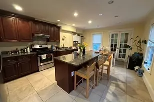 27 Essex St, Cambridge, MA 02139 - Photo 2