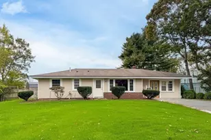 95 Lisa Ann Dr, Bellingham, MA 02019 - Photo 1