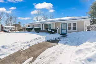 95 Lisa Ann Dr, Bellingham, MA 02019 - Photo 2