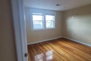 9 Oxford St, Lynn, MA 01901 - Photo 4