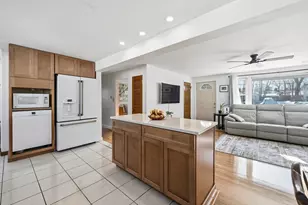 11 Hillcrest Ave, Brockton, MA 02301 - Photo 4