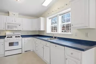 402 Blueberry Cir, Middleborough, MA 02346 - Photo 8