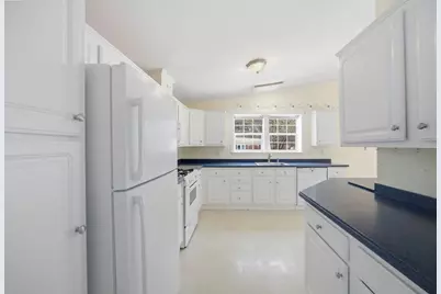 402 Blueberry Cir, Middleborough, MA 02346 - Photo 8