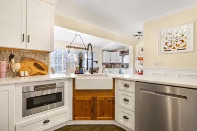 90 Elm St, Swansea, MA 02777 - Photo 12