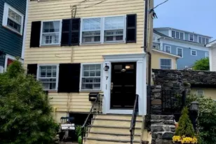 7 Lee St, Marblehead, MA 01945 - Photo 4