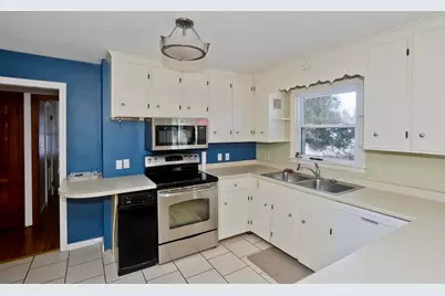 124 Silver, South Hadley, MA 01075 - Photo 18