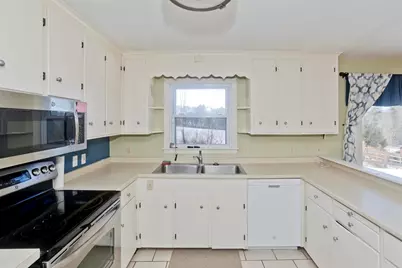 124 Silver, South Hadley, MA 01075 - Photo 14