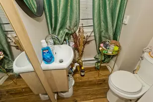 35 Merrimac Ave, Springfield, MA 01105 - Photo 8