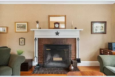 17 Carisbrooke St, Andover, MA 01810 - Photo 8
