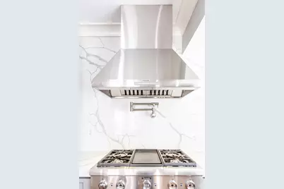 79 Huron Cir, Boston, MA 02124 - Photo 10