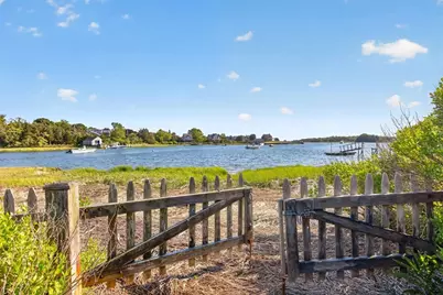 102 Nashawena St, Falmouth, MA 02540 - Photo 8