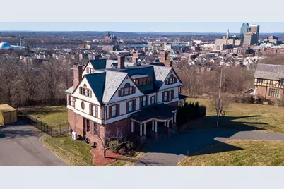 270 Maple St, Springfield, MA 01105 - Photo 2