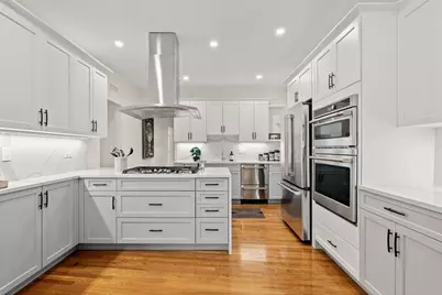 37 Englewood Ave #3, Brookline, MA 02445 - Photo 2