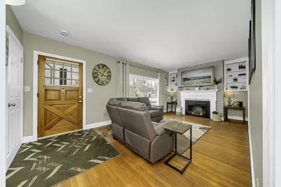 6 Grant St, Danvers, MA 01923 - Photo 2