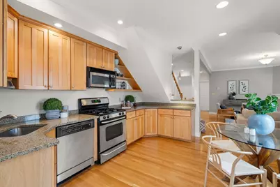 132 Warren St #B, Arlington, MA 02474 - Photo 2