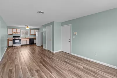 5455 N Main St #13E, Fall River, MA 02720 - Photo 4
