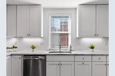 40 Catherine #B, Boston, MA 02131 - Photo 8