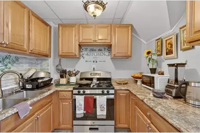 464 Birch St, Fall River, MA 02724 - Photo 16