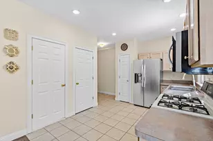 51 Knowlton Cir, Upton, MA 01568 - Photo 8