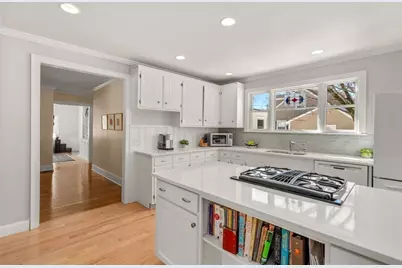 103 Oak St, Reading, MA 01867 - Photo 8