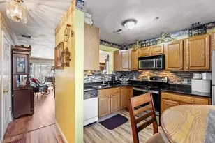 330 Sunderland Rd, Worcester, MA 01604 - Photo 10