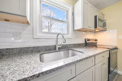 33 Ferson St, Nashua, NH 03060 - Photo 8