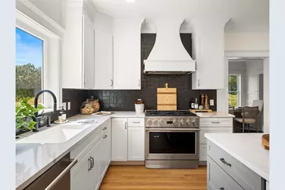 4 Weeping Willow Dr, Andover, MA 01810 - Photo 8