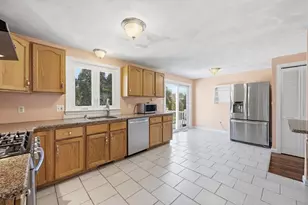 42 Wildcrest Ave, Billerica, MA 01821 - Photo 4