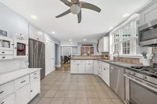 24 Mellen St, Needham, MA 02494 - Photo 8