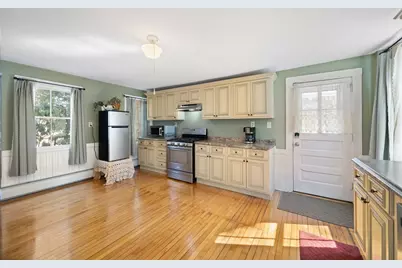 96 College St, South Hadley, MA 01075 - Photo 8