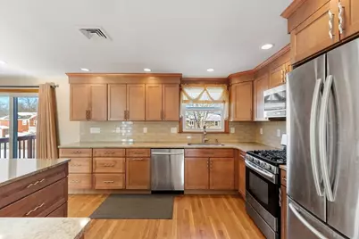 102 Suffolk St, Malden, MA 02148 - Photo 8