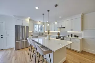 27 Mott St, Arlington, MA 02474 - Photo 2