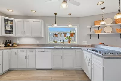 8 Winter St, Amesbury, MA 01913 - Photo 6