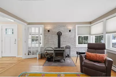 8 Winter St, Amesbury, MA 01913 - Photo 12