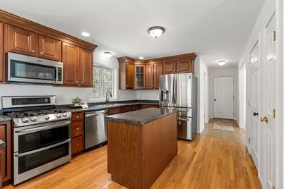 34 Shakespeare St, Tyngsborough, MA 01879 - Photo 4