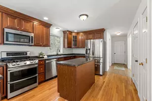 34 Shakespeare St, Tyngsborough, MA 01879 - Photo 4