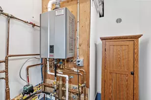 17 Vinton St, Leominster, MA 01453 - Photo 38