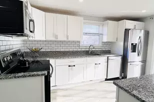 28 B Staples St, Taunton, MA 02718 - Photo 8