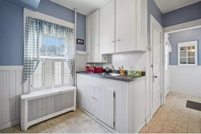 42 Lawler St, Holyoke, MA 01040 - Photo 18