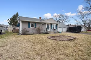 58 Acker Cir, Chicopee, MA 01013 - Photo 2